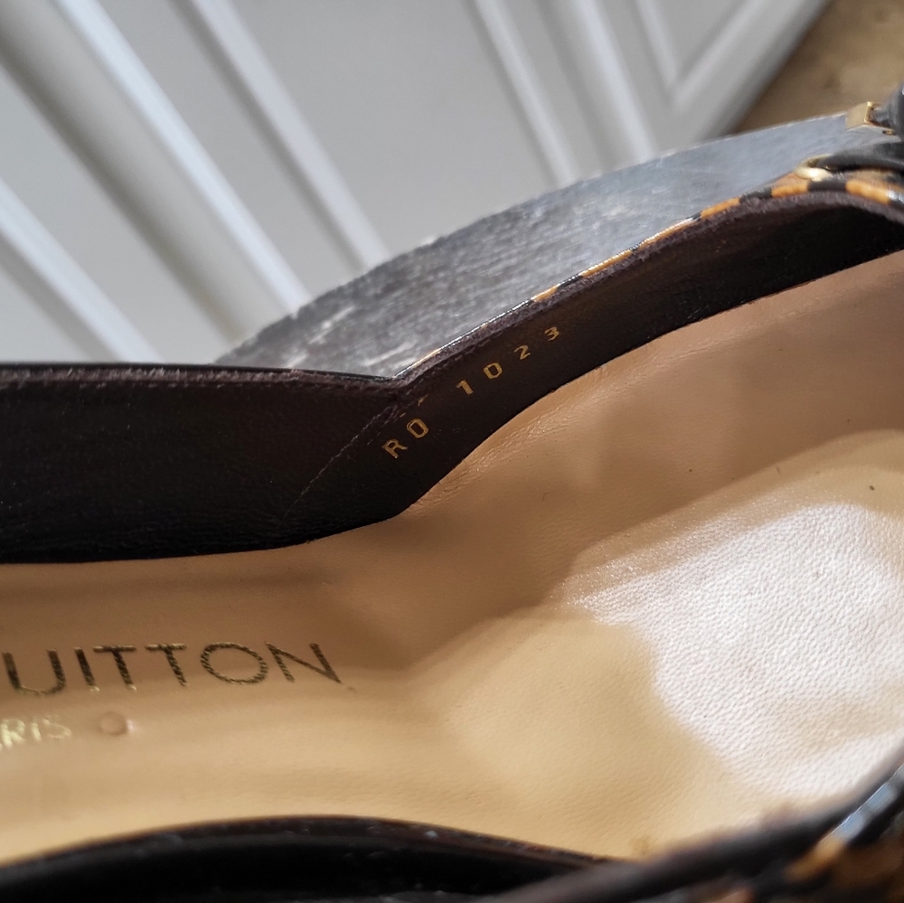 ((SOLD!!))Vintage Authentic Louis Vuitton Heels! - Picture 3 of 7